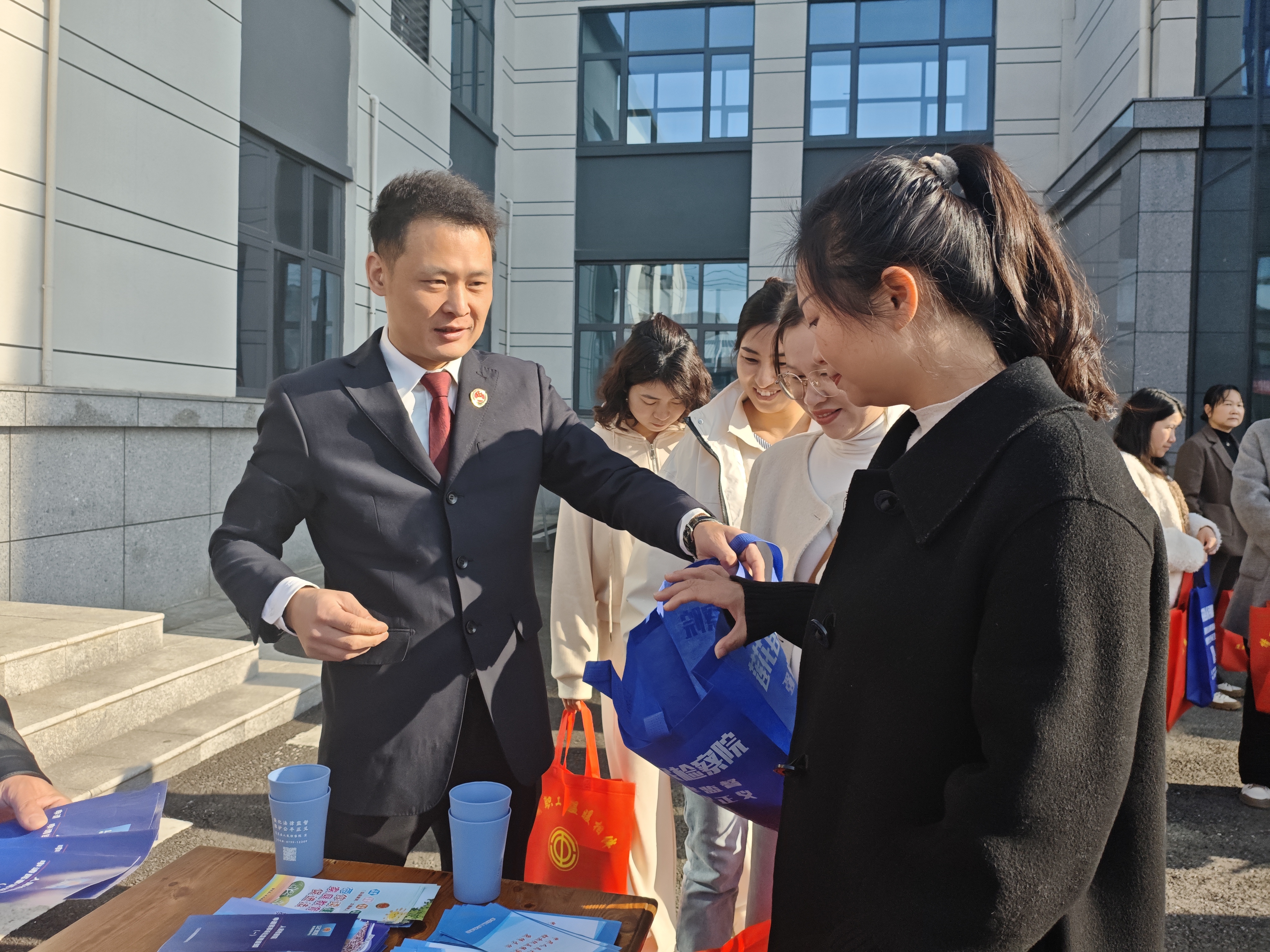 �����ͷ����ػ�ÿһ�����ڷܶ��ġ�����